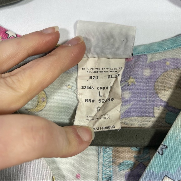 Simply Basic, Cute Kids Scrub Top. Size Large. Good used condition! - Picture 4 of 6